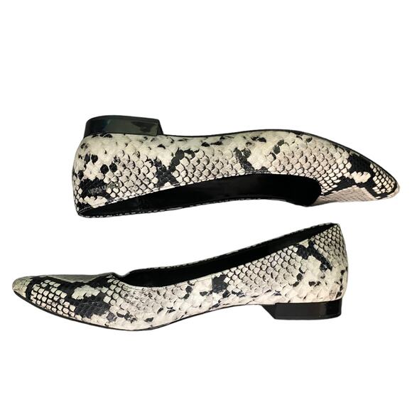 Calvin Klein Slip On Emerin Black White Snake Print Flats Size 9 - Picture 6 of 10